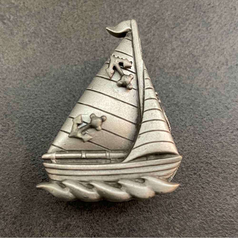 MOVING SALE!
COLLECTIBLE PEWTER SAILBOAT TRINKET BOX W/EARRINGS AND PIN